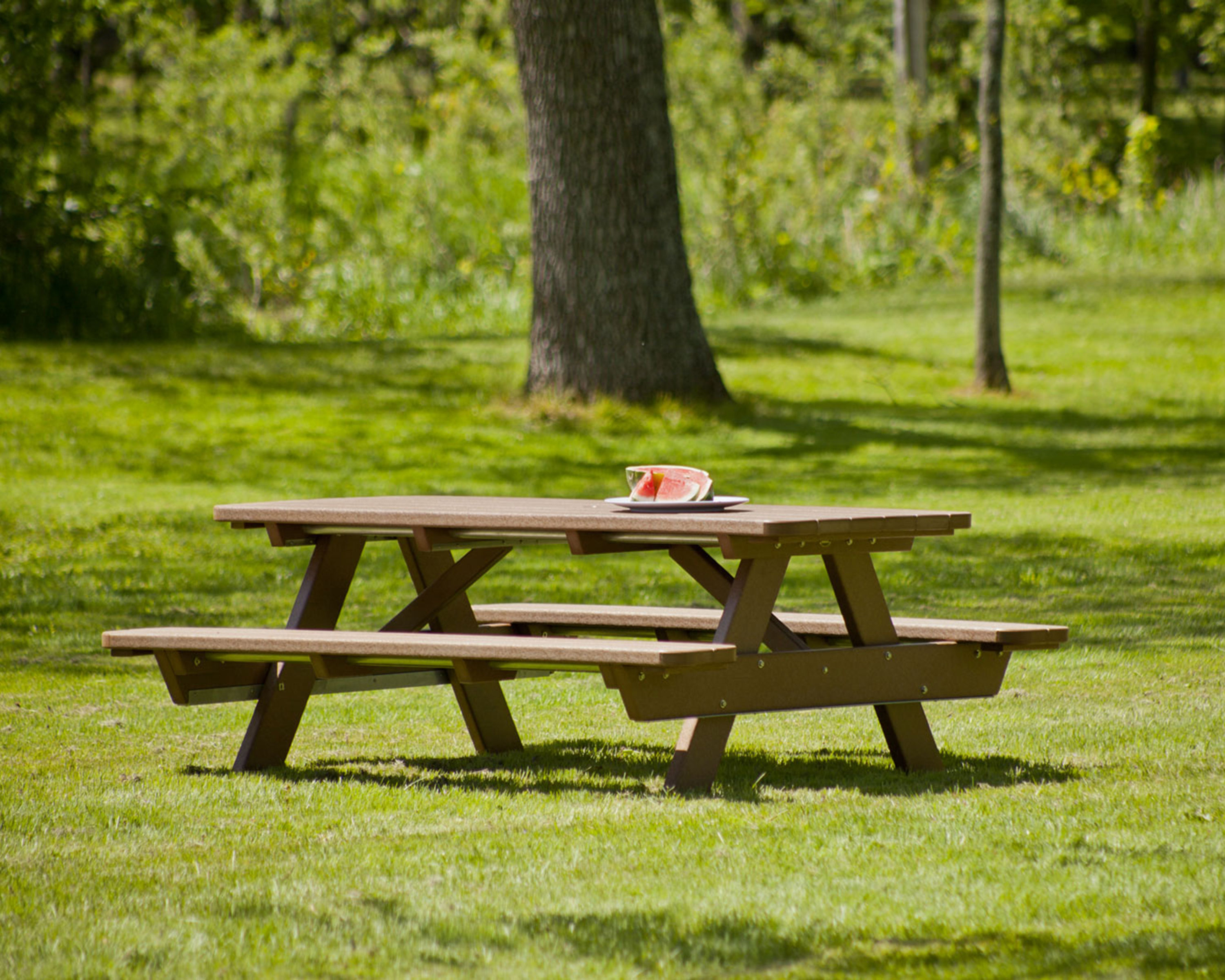 Столики для пикника в парке